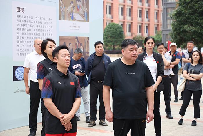 奥运冠军走进江西校园传承红色体育精神