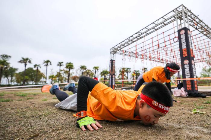 斯巴达勇士赛广东站圆满收官 近4000勇士挑战障碍