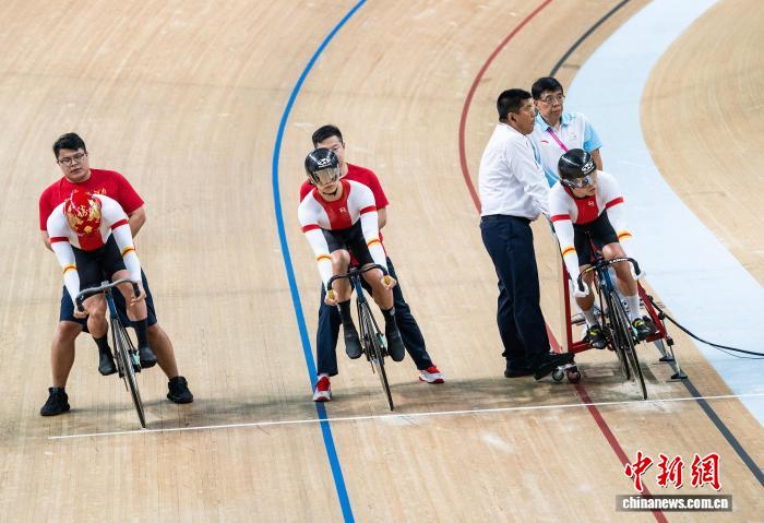 河南队双冠加冕 香港场地自行车赛引爆全城热情