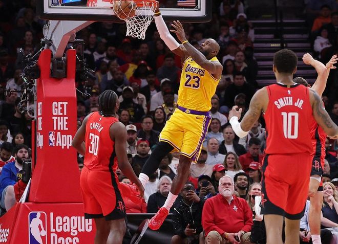 湖人逆袭夺冠之路：詹姆斯防守蜕变引领球队复