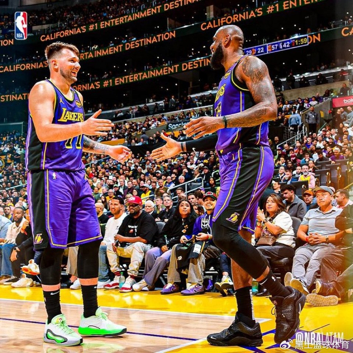 湖人逆转步行者止住连败 詹姆斯与东契奇联手领