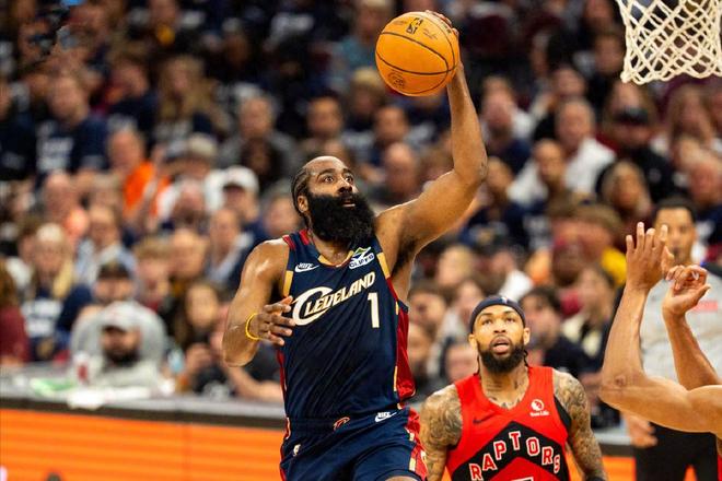 米切尔创历史纪录哈登两双助骑士首战告捷