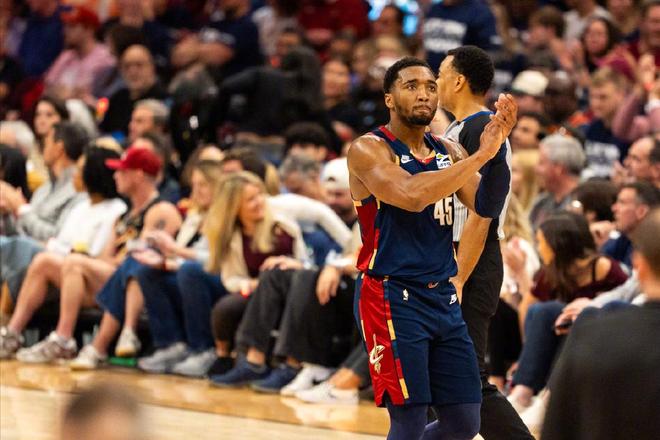 米切尔创历史纪录哈登两双助骑士首战告捷