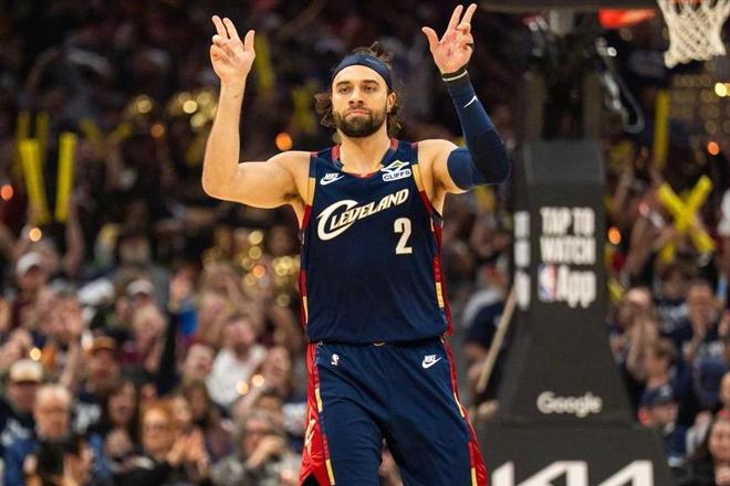 米切尔创历史纪录哈登两双助骑士首战告捷