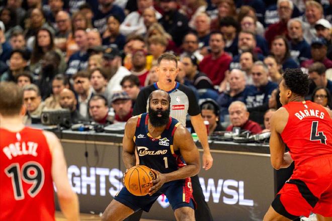 米切尔创历史纪录哈登两双助骑士首战告捷