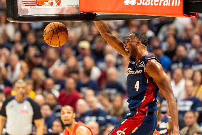 米切尔创历史纪录哈登两双助骑士首战告捷