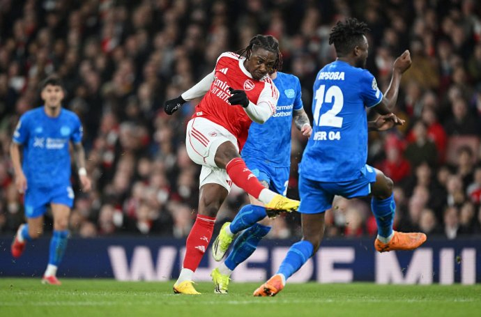 阿森纳双线作战遭遇挑战，曼城红点暴露战术隐