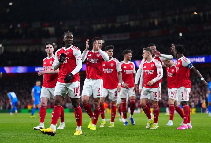 阿森纳双线作战遭遇挑战，曼城红点暴露战术隐